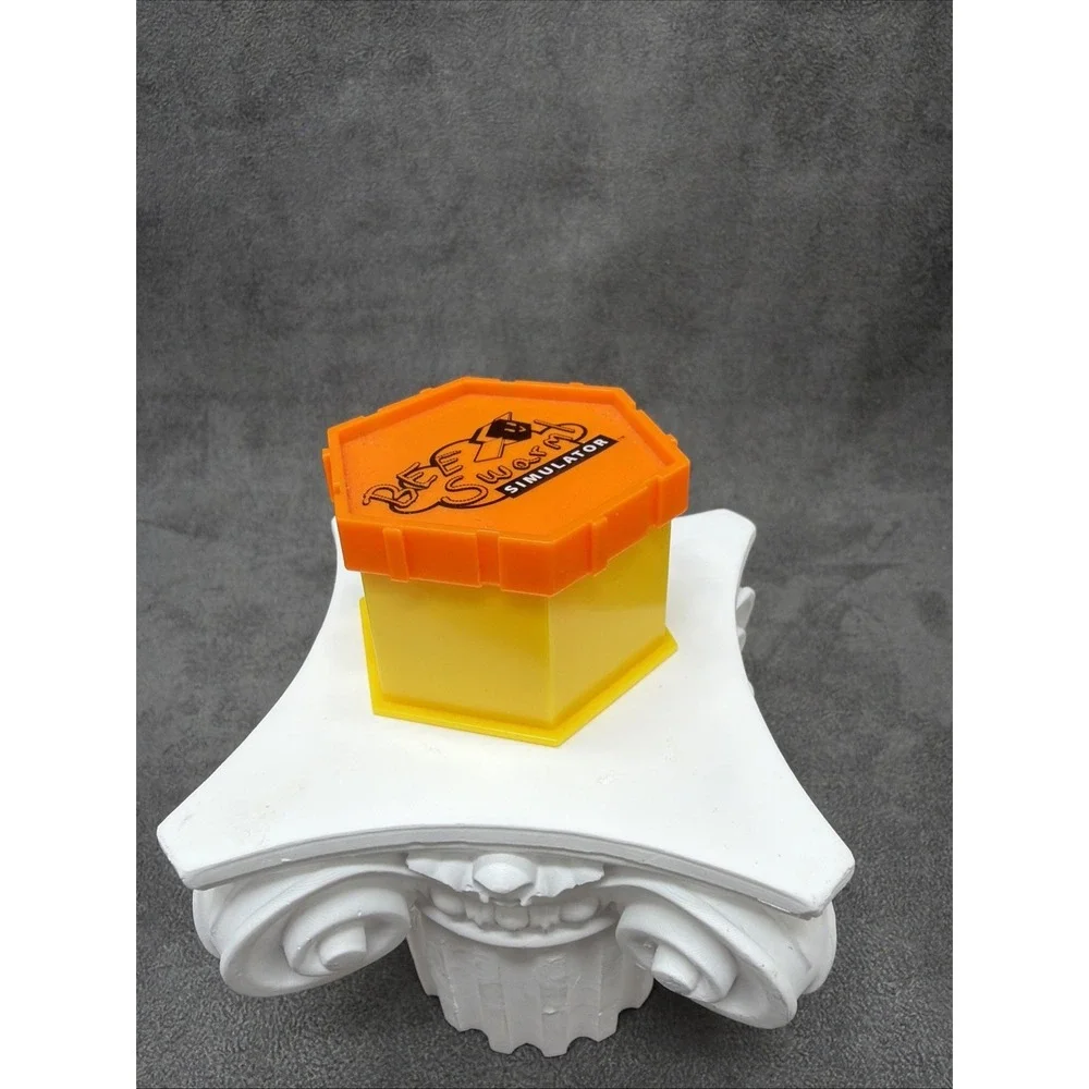 Bee Swarm Simulator Mini Series 1 Hasty Bee Figure & Comb